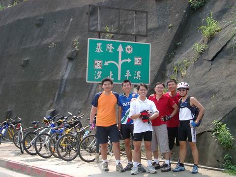 汐平公路路口合照