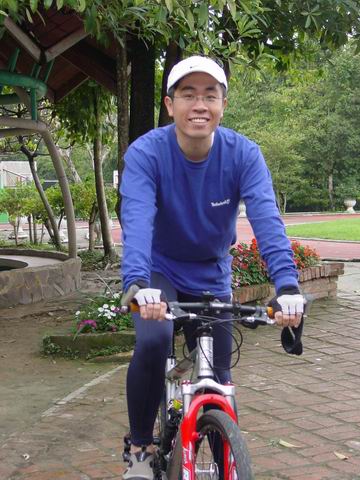 鈞華騎單車