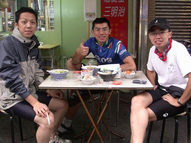 羅東鬧區裡便宜又大碗的羊肉攤