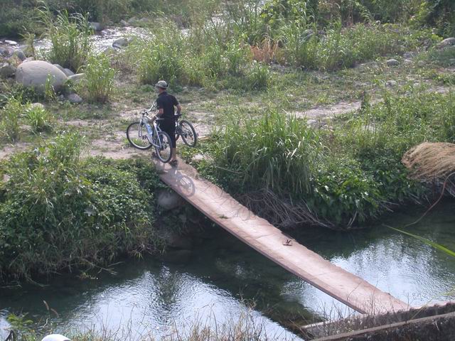 過獨木橋