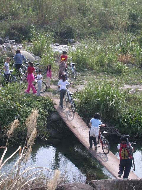 過獨木橋