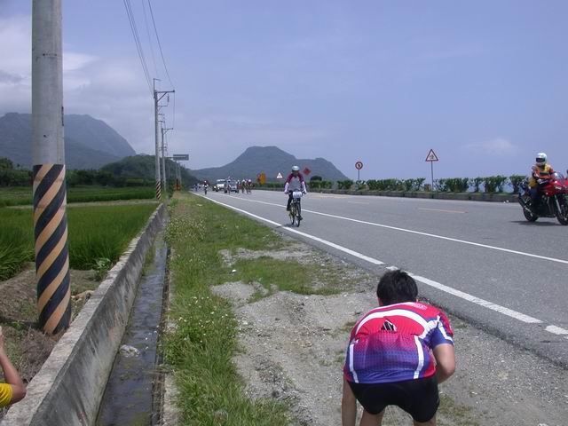 競賽組選手通過