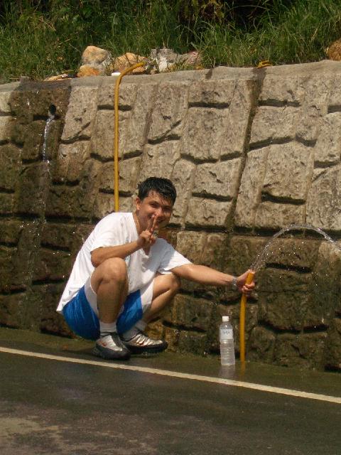 路邊的山泉水